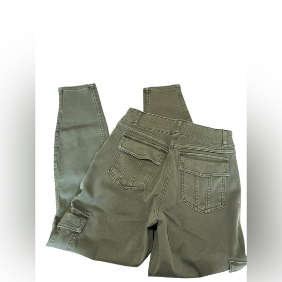 SPANX | Ankle Cargo Pant in Soft Sage
in Medium Sz - Picture 6 of 8